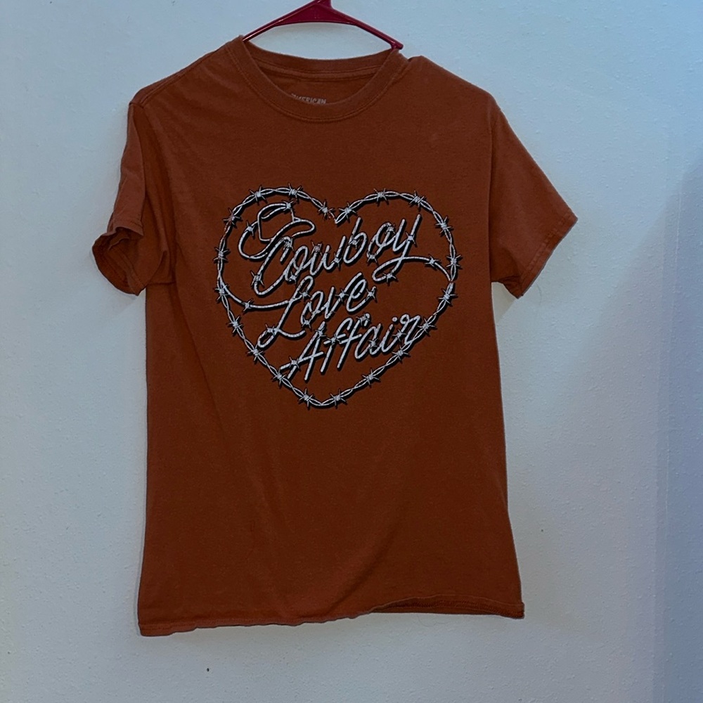 AMERICAN HIGHWAY WOMEN'S COWBOY LOVE AFFAIR GRAPHIC SHORT SLEEVE TEE